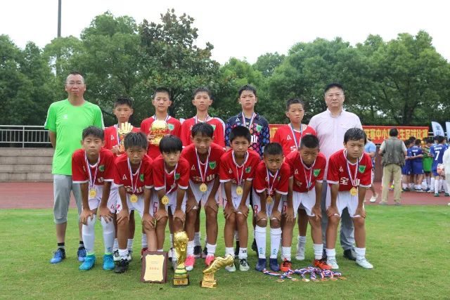 加拉塔萨雷以2500万欧元签下俄中场巴特拉科夫